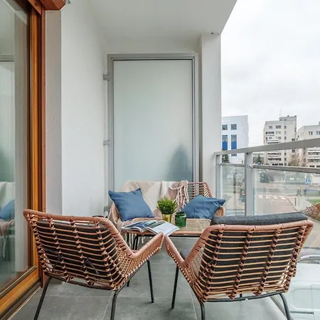 Lägenhet Piekny Bobrowiecka Z Balkonem Warszawa