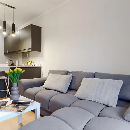 Lägenhet Piekny Bobrowiecka Z Balkonem Warszawa