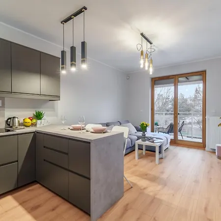 Piekny Bobrowiecka Z Balkonem Varšava