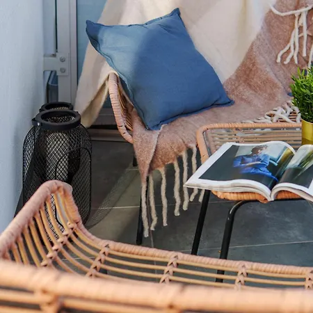 Piekny Bobrowiecka Z Balkonem アパート ワルシャワ