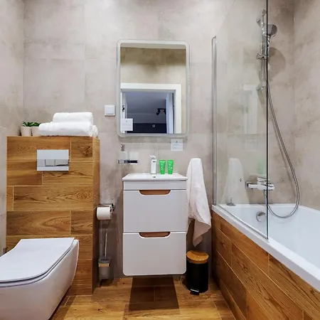 Piekny Bobrowiecka Z Balkonem ワルシャワ